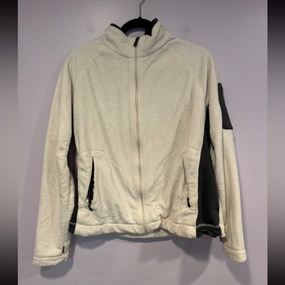 White Fuzzy Columbia zip up jacket‎